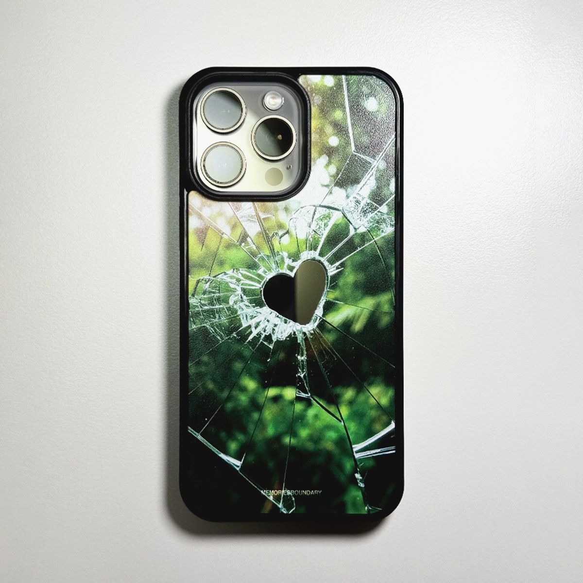 메모리즈바운더리(MEMORIESBOUNDARY) Crack of Heart Bumper Mirror Phone Case (MagSafe)