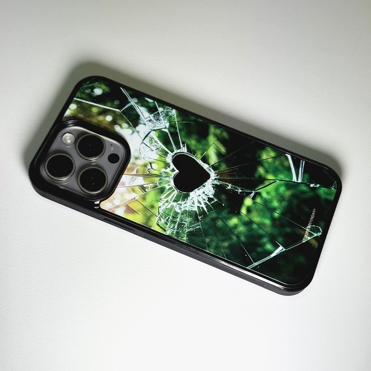 메모리즈바운더리(MEMORIESBOUNDARY) Crack of Heart Bumper Mirror Phone Case (MagSafe)