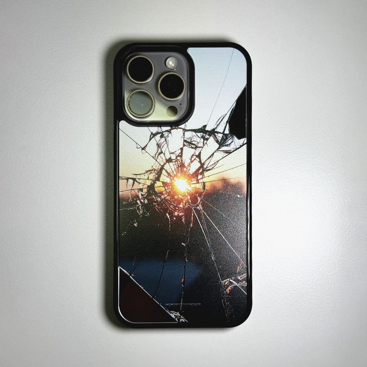 메모리즈바운더리(MEMORIESBOUNDARY) Crack of Dawn Bumper Mirror Phone Case (MagSafe)