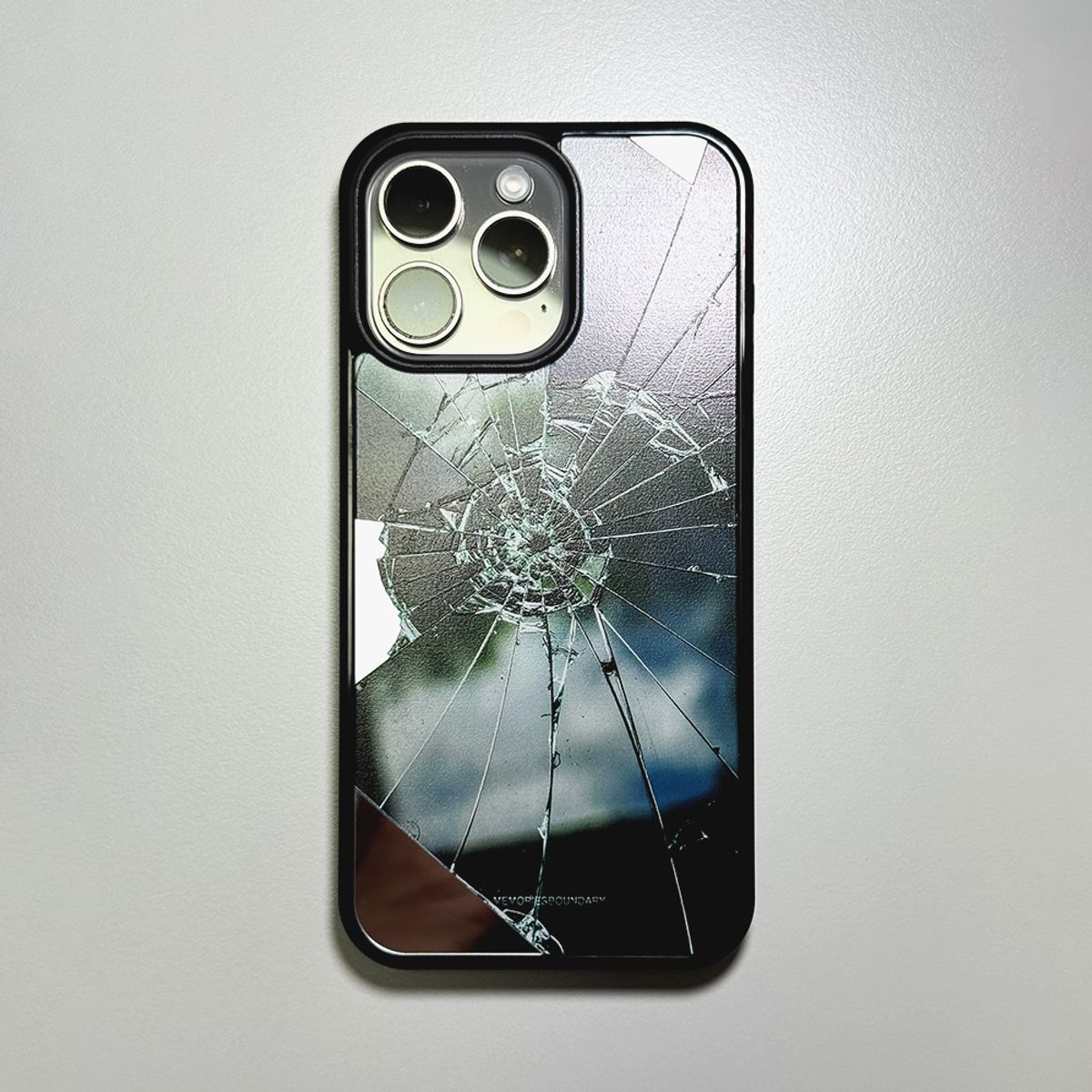 메모리즈바운더리(MEMORIESBOUNDARY) Crack of Shadow Bumper Mirror Phone Case (MagSafe)