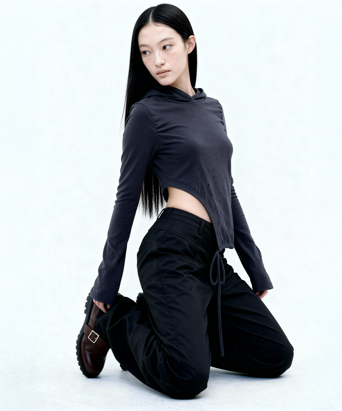 백시(BEKSI) PUNCHING SHIRRING HOODIE, CHARCOAL