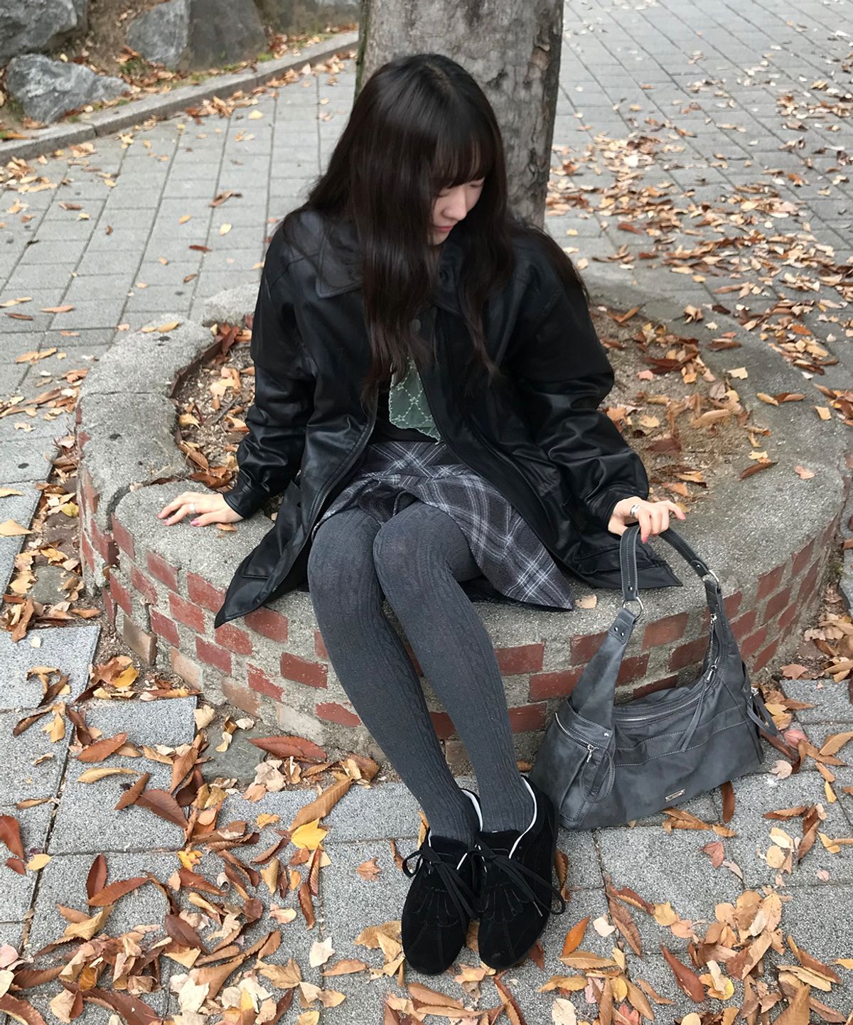 코어오브알케미(COREOFALCHEMY) 에센셜 프린지 모카신 블랙 스니커즈