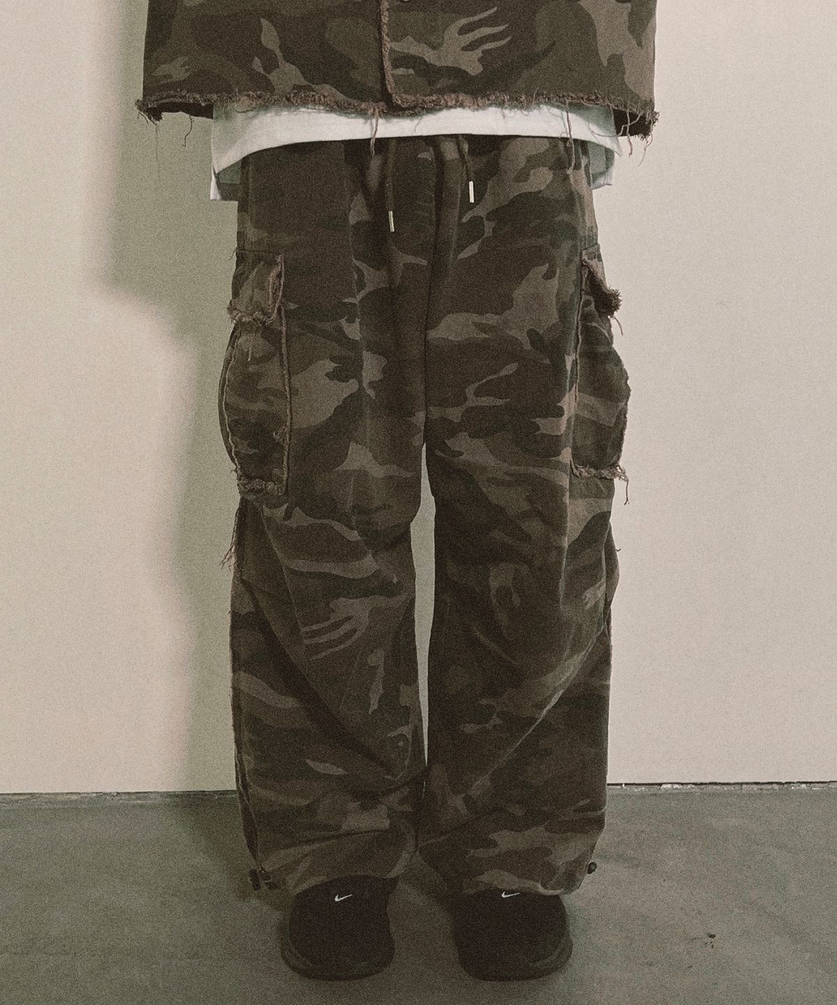 나인넛츠(NINENUTS) 그런지 카모 카고 팬츠_khaki