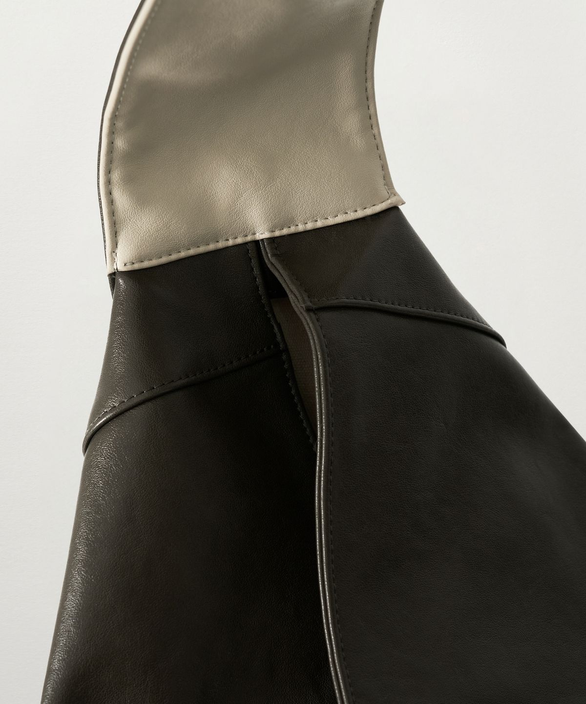 세터(SATUR) 클래식 보트 백 차콜