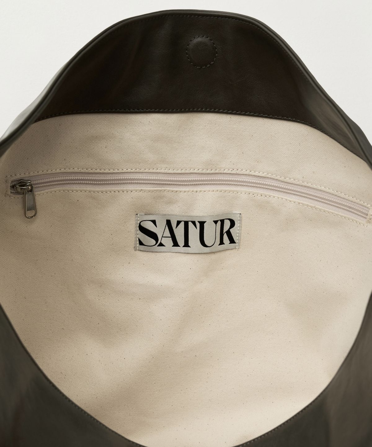 세터(SATUR) 클래식 보트 백 차콜