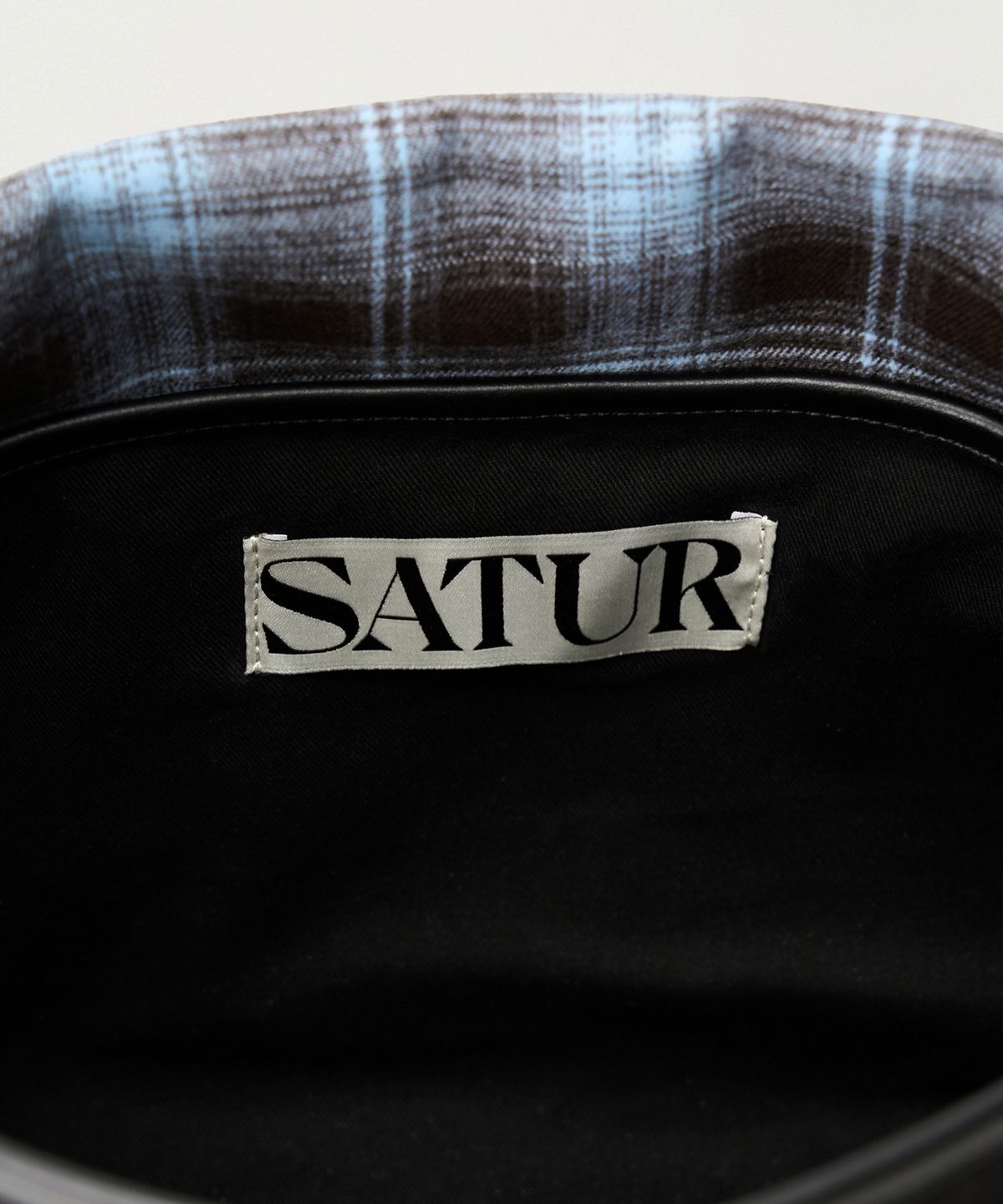 세터(SATUR) 클래식 캔버스 숄더 백 블랙