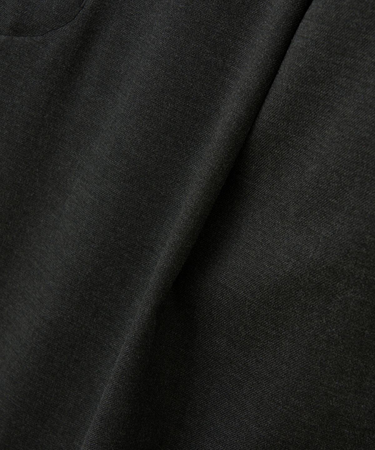 세터(SATUR) 클래식 원 턱 이지 팬츠 차콜