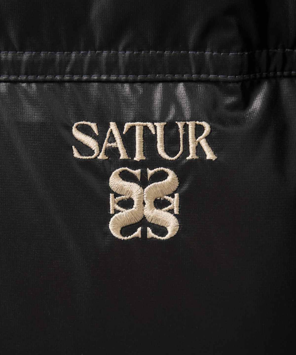 세터(SATUR) 후디드 푸퍼 덕 다운 패딩 블랙