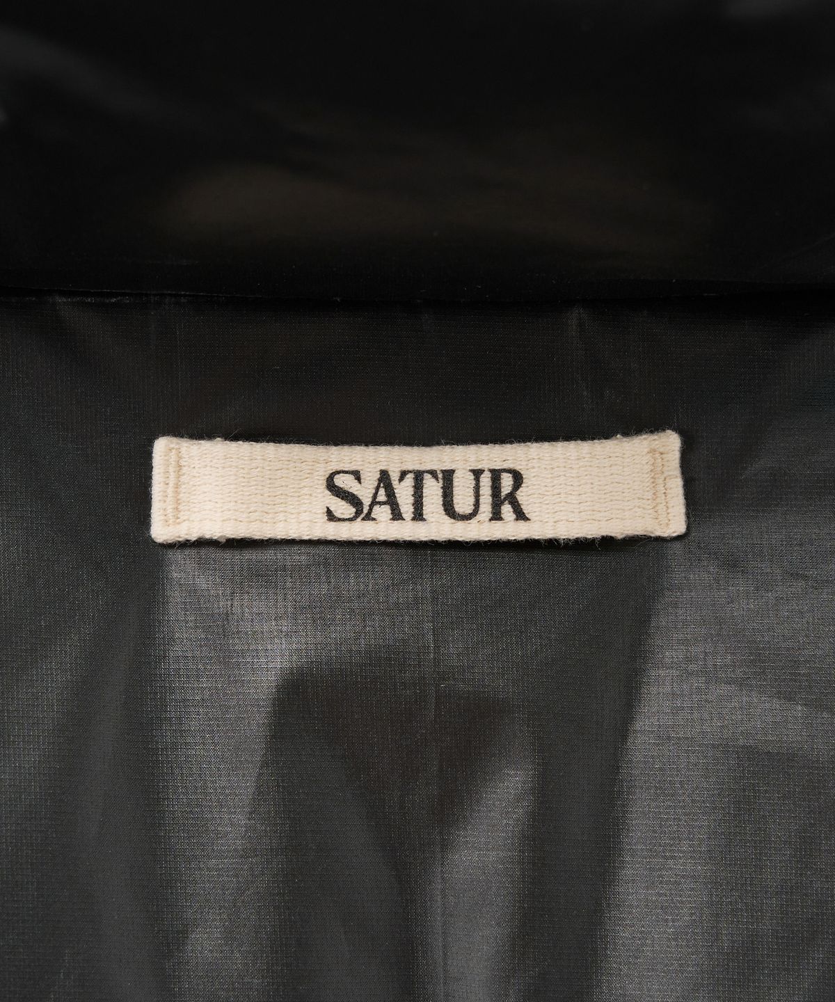 세터(SATUR) 후디드 푸퍼 덕 다운 패딩 블랙