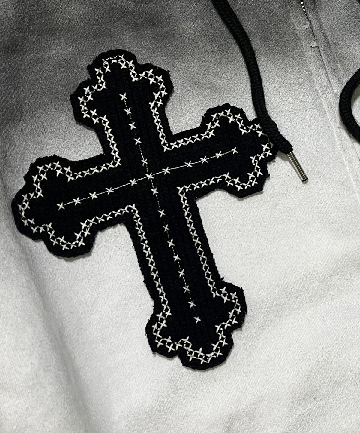 스케이터락(SK8ER ROCK) Cross-Stitch Grunge Hood Zip-Up ((off white))