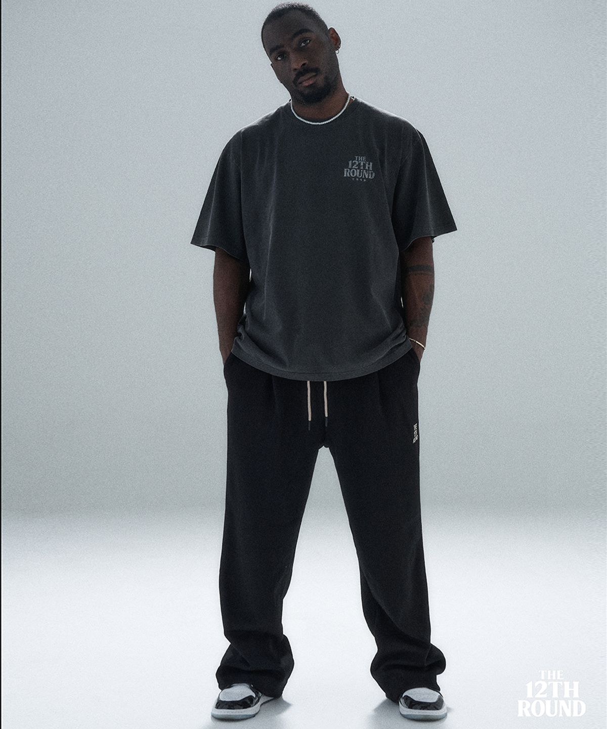 더트웰브라운드(THE 12TH ROUND) Pigment Charcoal Oversized T-Shirt with THE 12TH ROUND every day boxig club