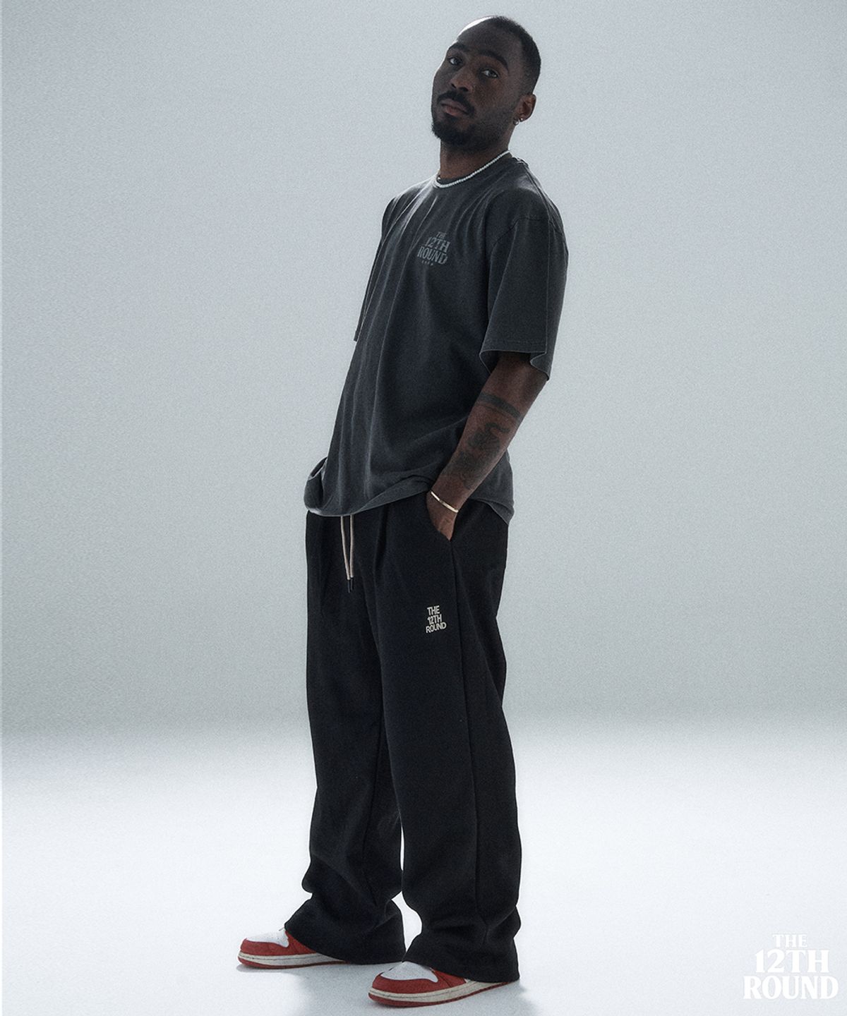 더트웰브라운드(THE 12TH ROUND) Pigment Charcoal Oversized T-Shirt with THE 12TH ROUND every day boxig club