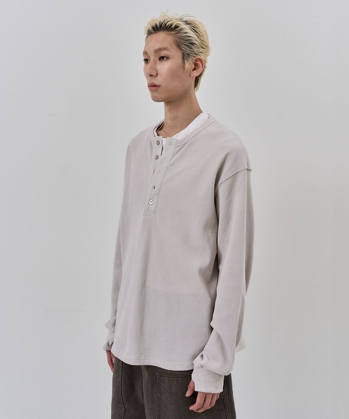 누아클레(NUAKLE) (m) 빈티지 다잉 헨리넥 티셔츠_애쉬 아이보리
