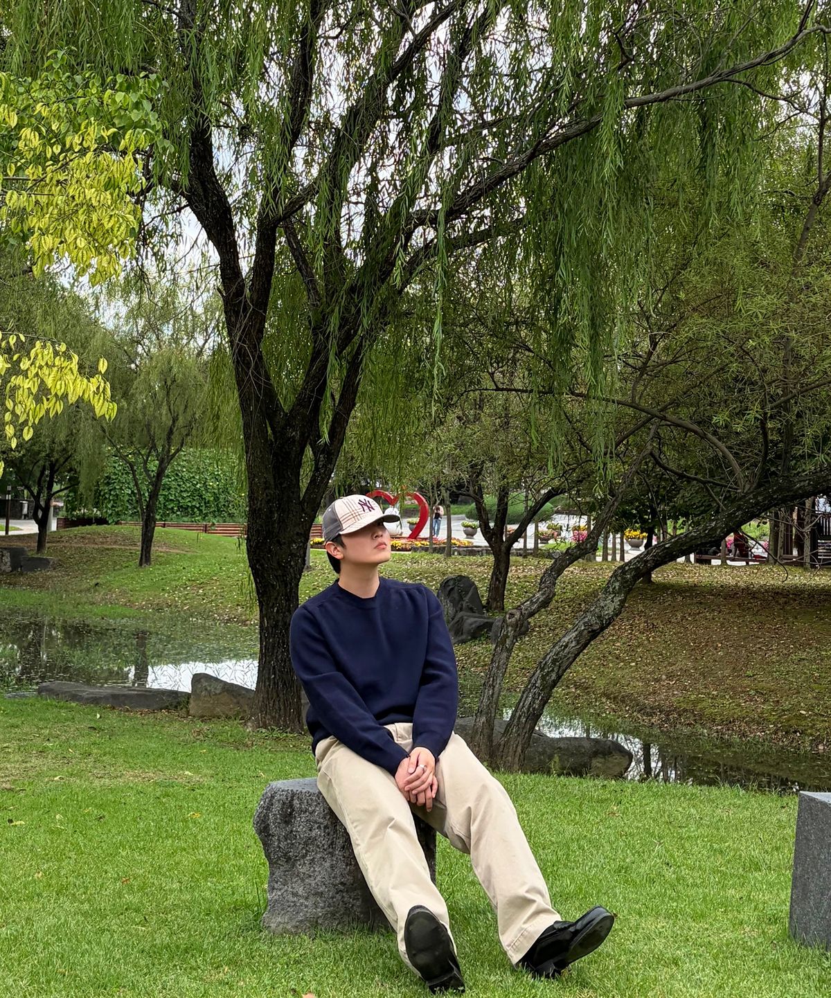 커즈넬로(CUZNELLO) 소프트 새들 크루넥 니트_네이비