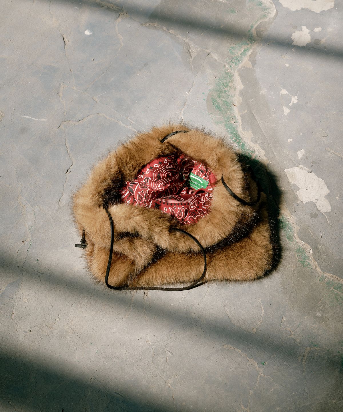 그린버터(GREENBUTTER) Ombre Fur Leather Bag (Camel)