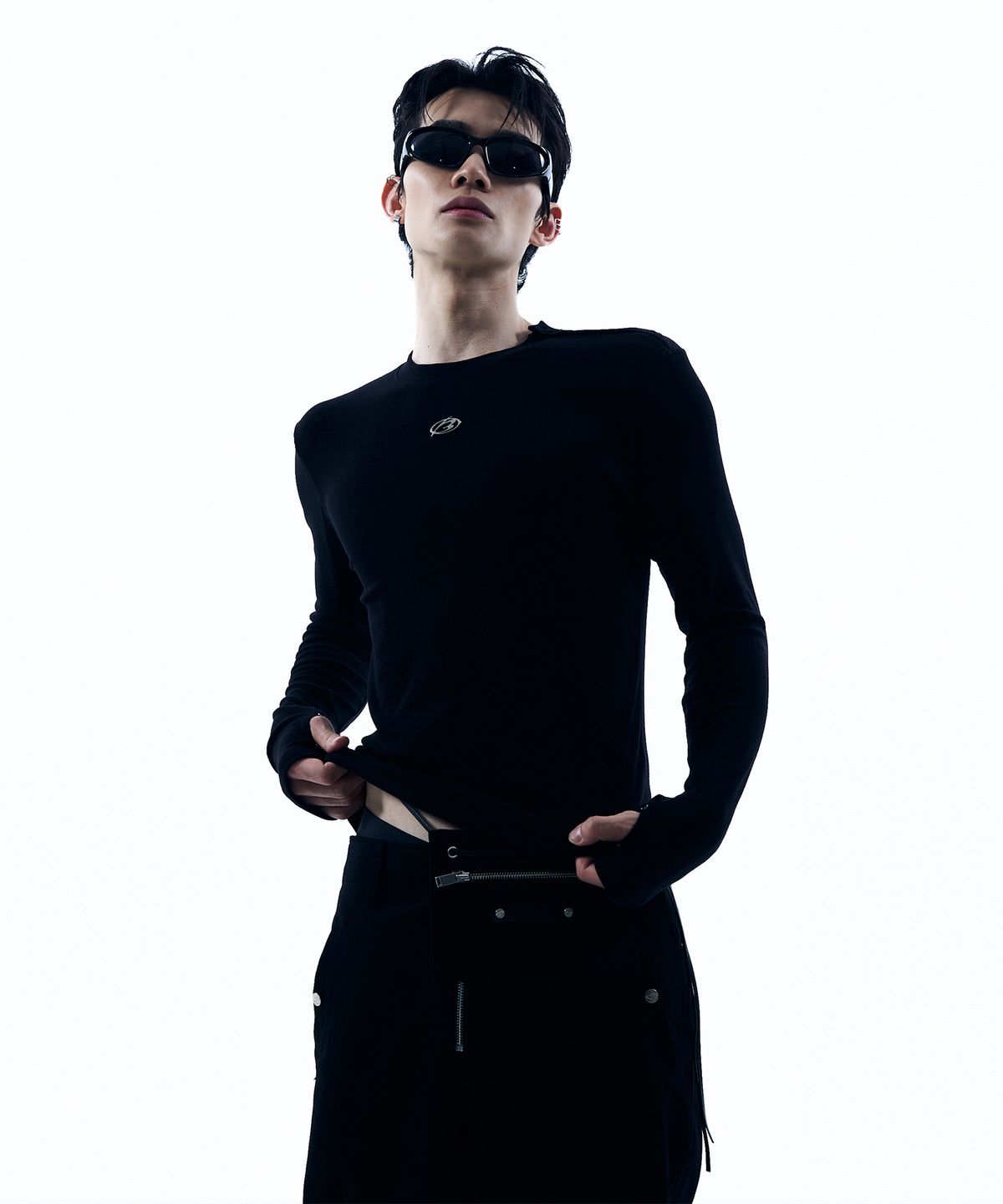 모어댄블랙(MORE THAN BLACK) LOGO SIDE SNAP WARMER SLEEVE