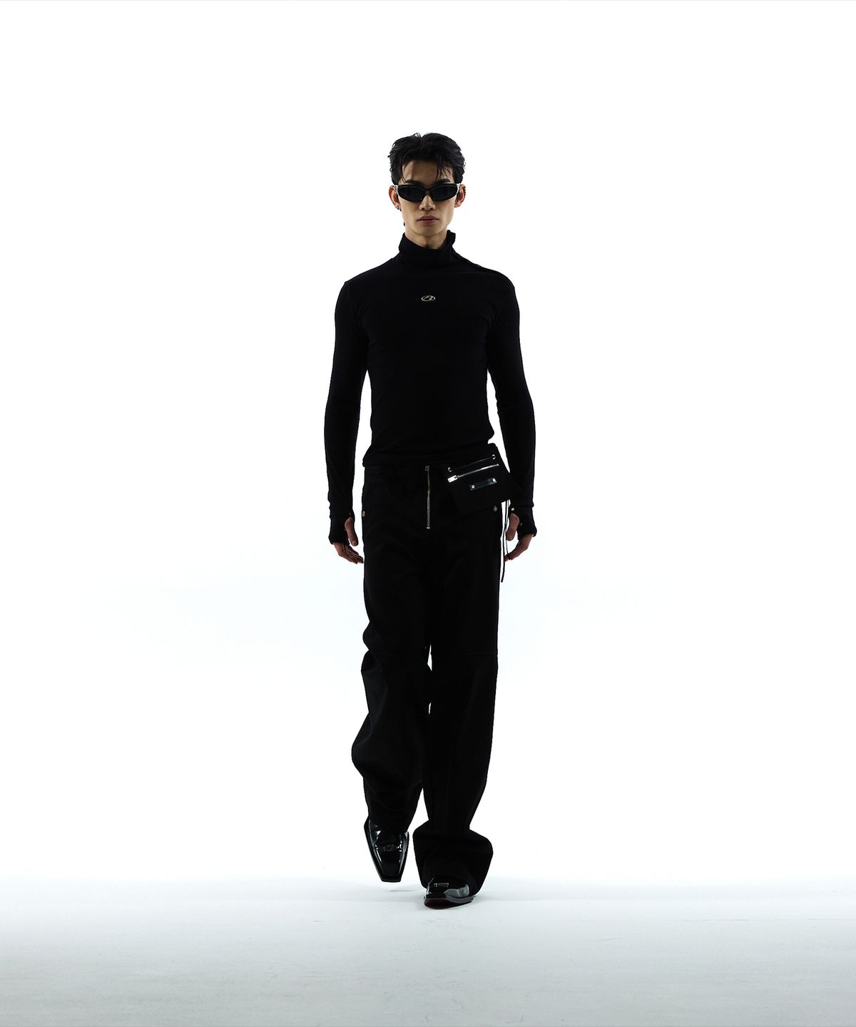 모어댄블랙(MORE THAN BLACK) LOGO POLA SNAP WARMER SLEEVE