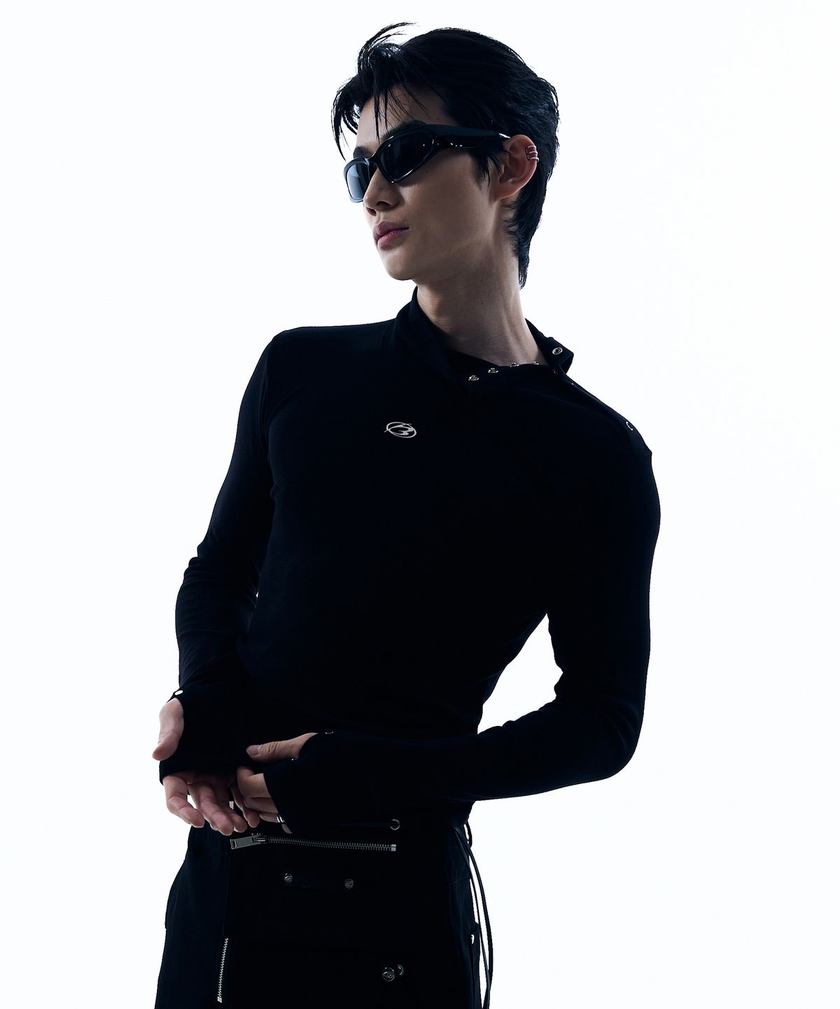 모어댄블랙(MORE THAN BLACK) LOGO POLA SNAP WARMER SLEEVE