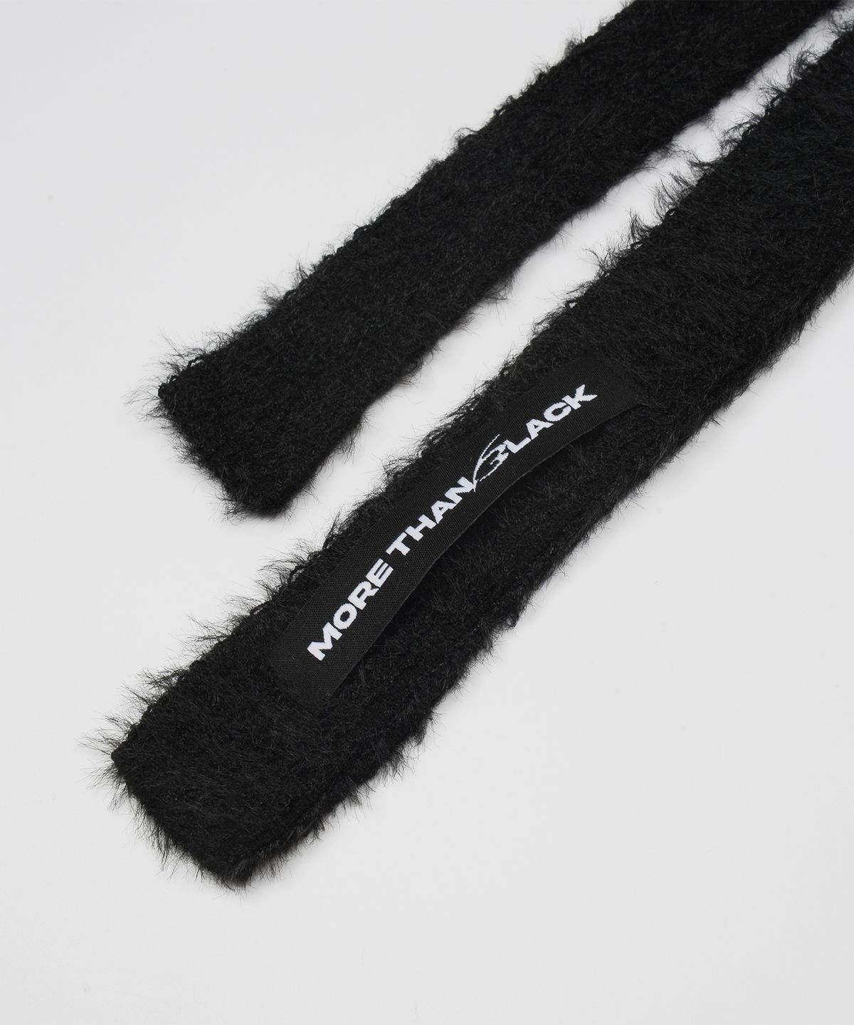 모어댄블랙(MORE THAN BLACK) LOGO V FUR CARDIGAN