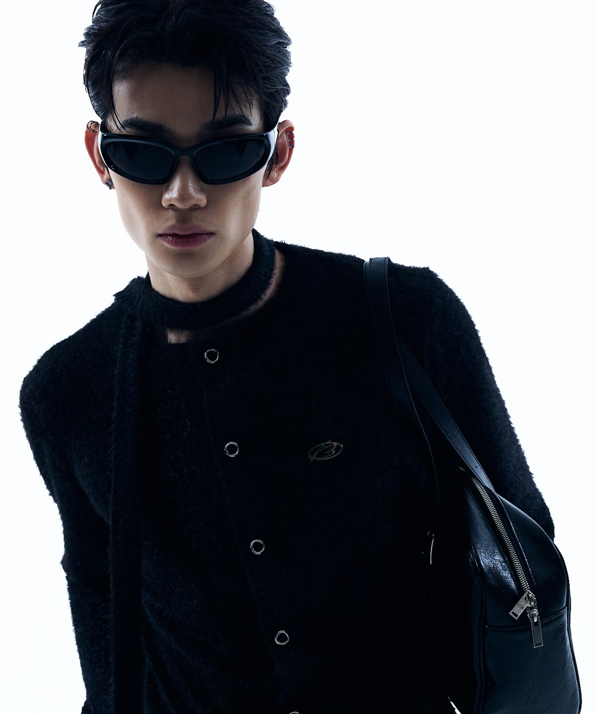 모어댄블랙(MORE THAN BLACK) LOGO ROUND FUR CARDIGAN