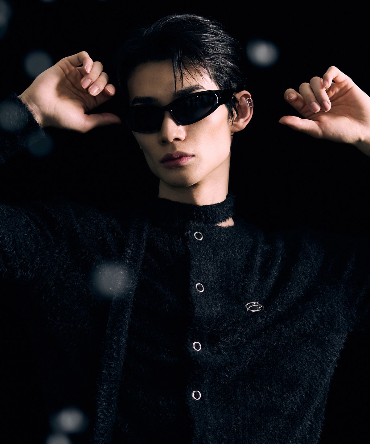 모어댄블랙(MORE THAN BLACK) LOGO ROUND FUR CARDIGAN