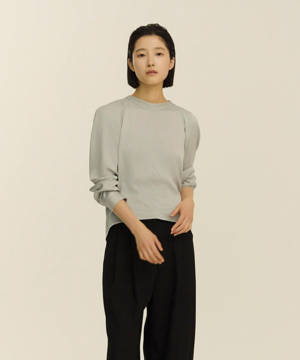녹섭(NOKSEOP) glossy curve blouse_sky