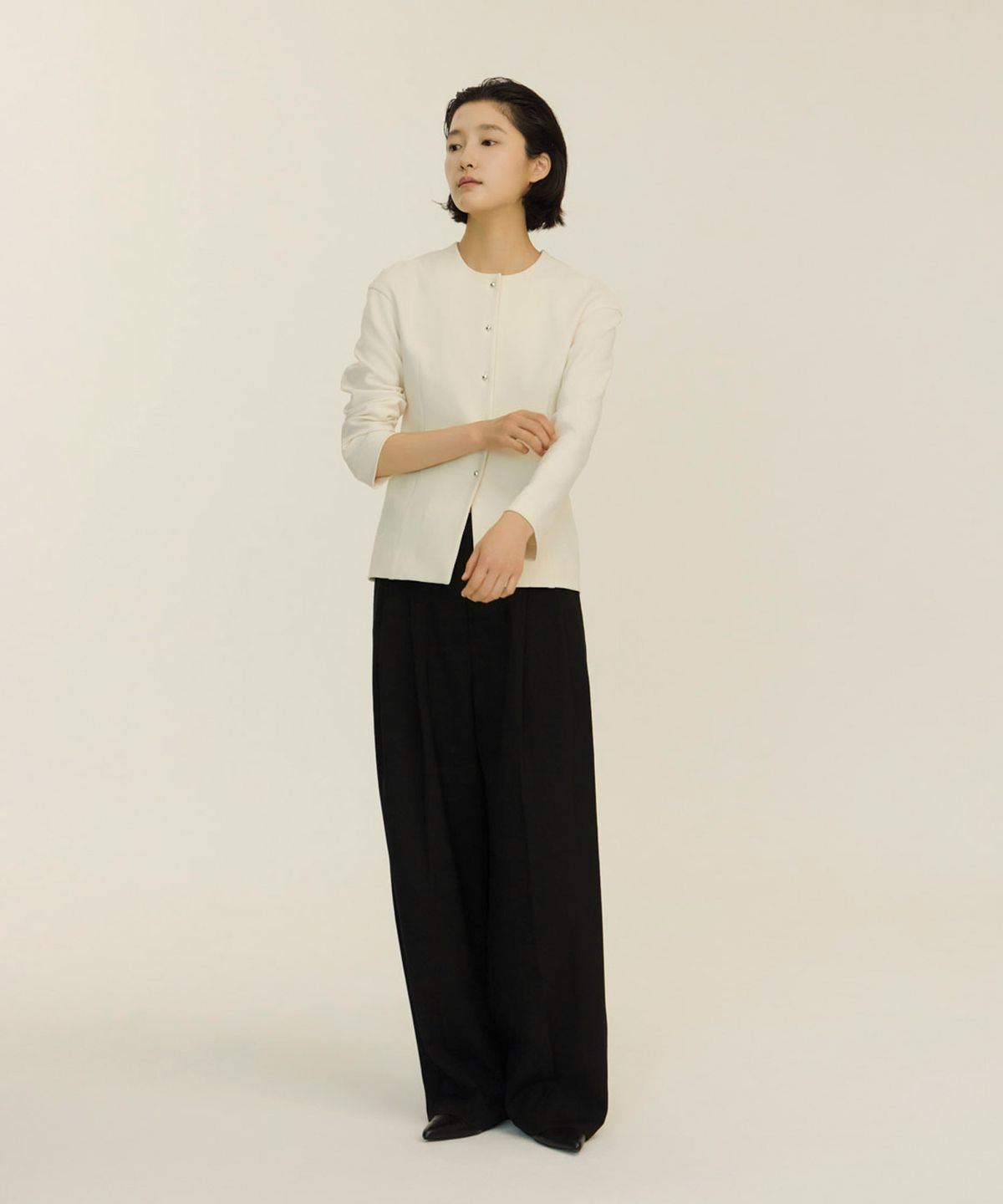 녹섭(NOKSEOP) hourglass silver button blouse_cream