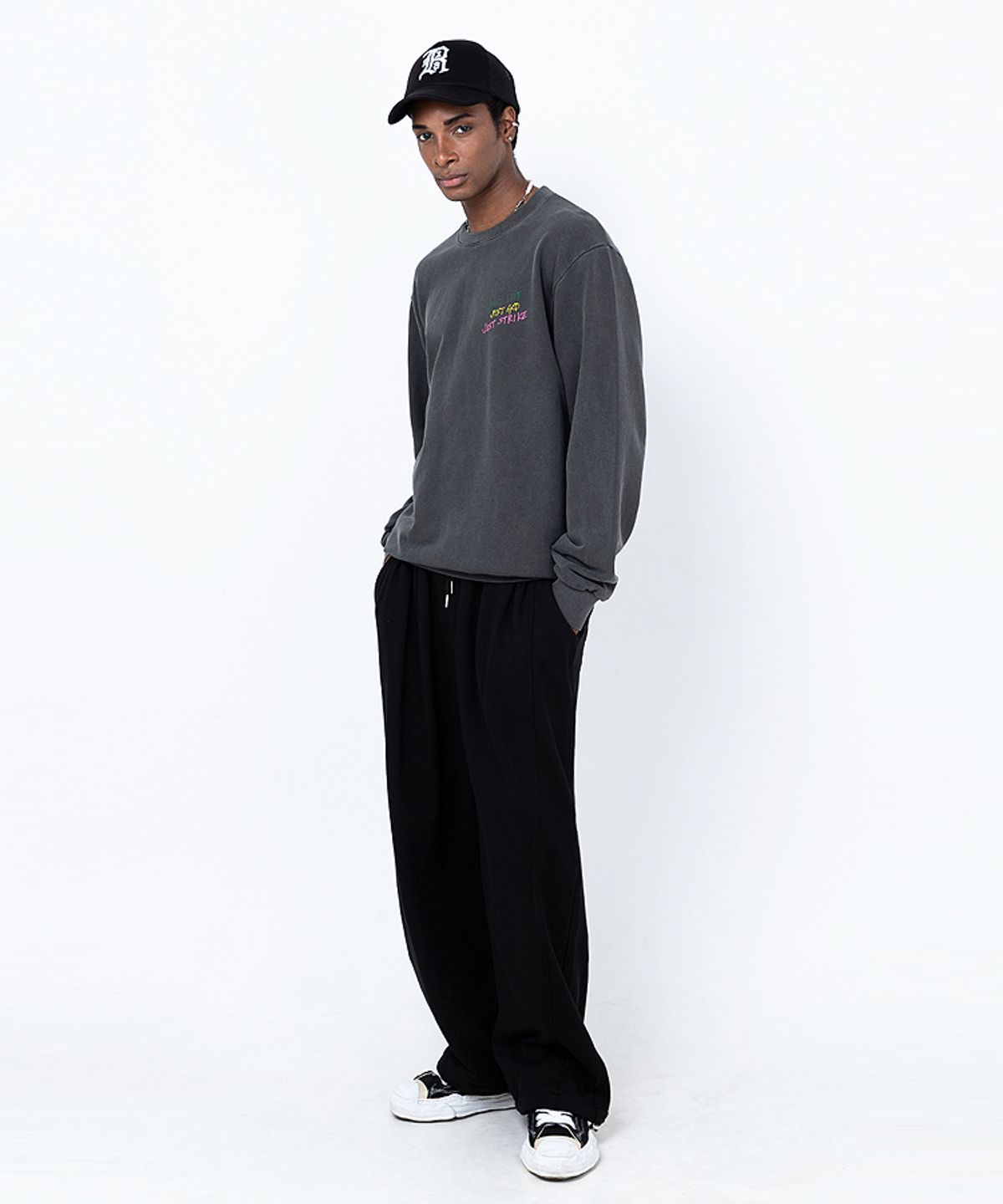 스트라이크(STRIKE) Just Pigment Washed Sweatshirt (CHARCOAL)