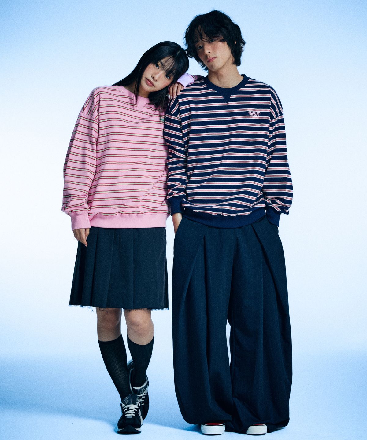 유얼쎄시(YOUR SASSY) Triangle Stripe Logo Sweatshirt (NAVY)