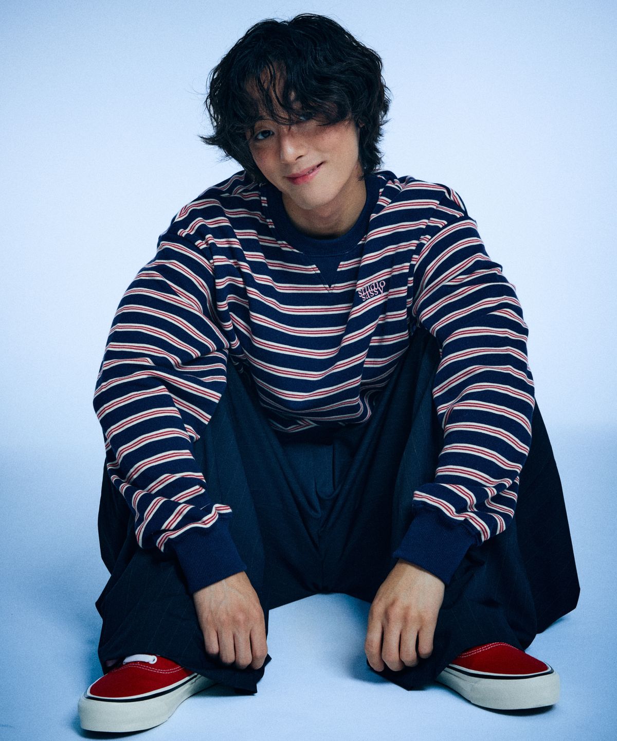 유얼쎄시(YOUR SASSY) Triangle Stripe Logo Sweatshirt (NAVY)