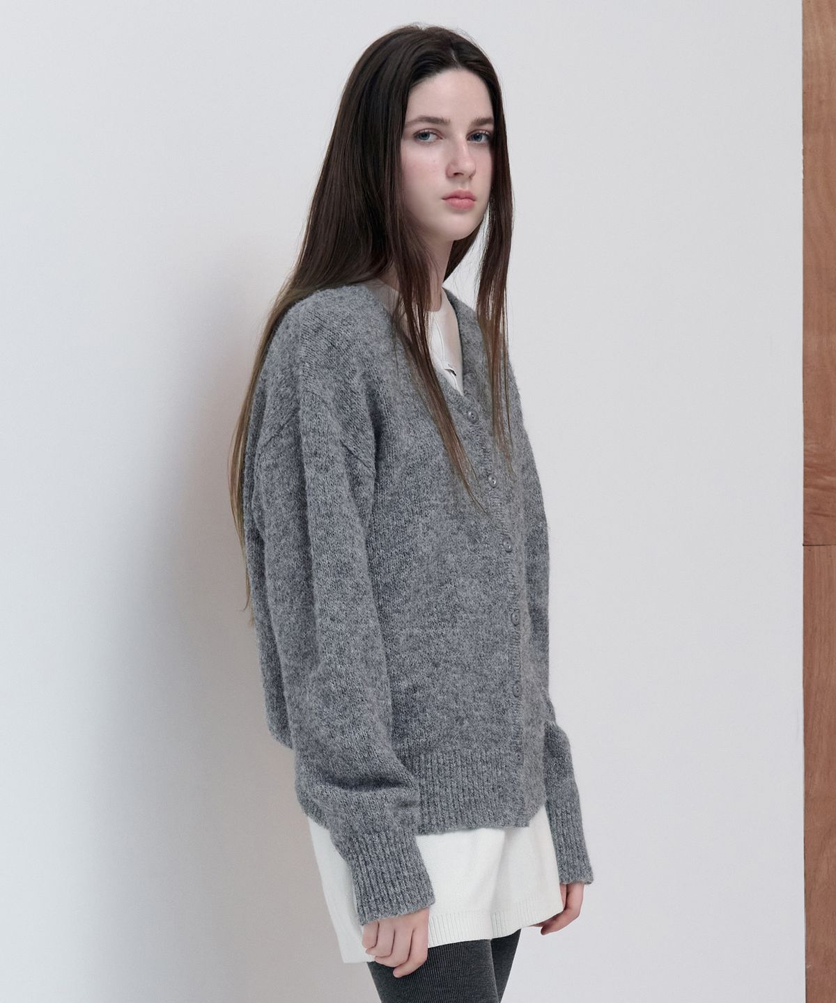 로라로라(ROLAROLA) HAIRY V NECK LOOSE FIT CARDIGAN GRAY