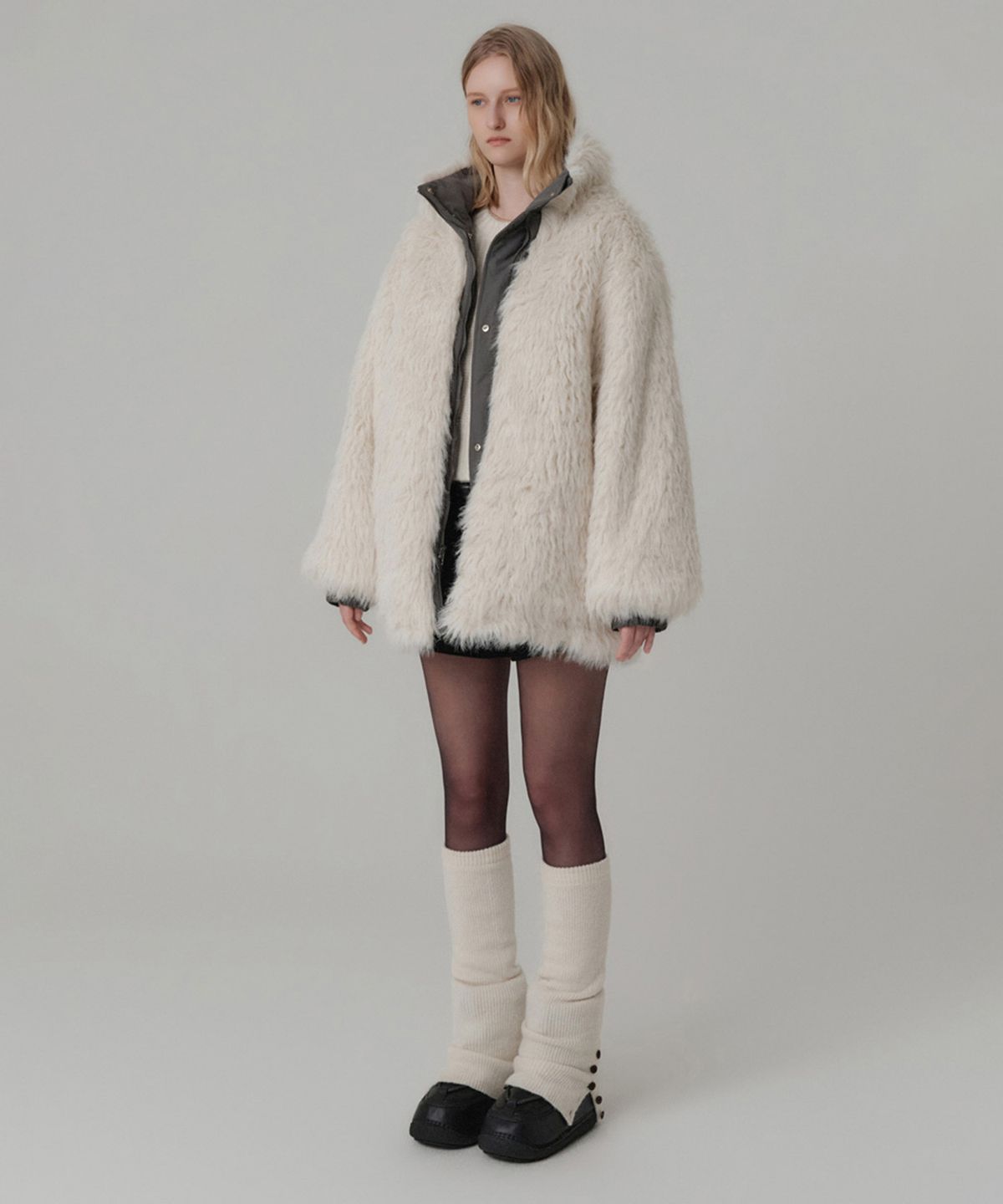 룩캐스트(LOOKAST) 벨라 리버시블 비건 퍼 패딩_그레이 / BELLA RIVERSIBLE VEGAN FUR PADDING_GREY