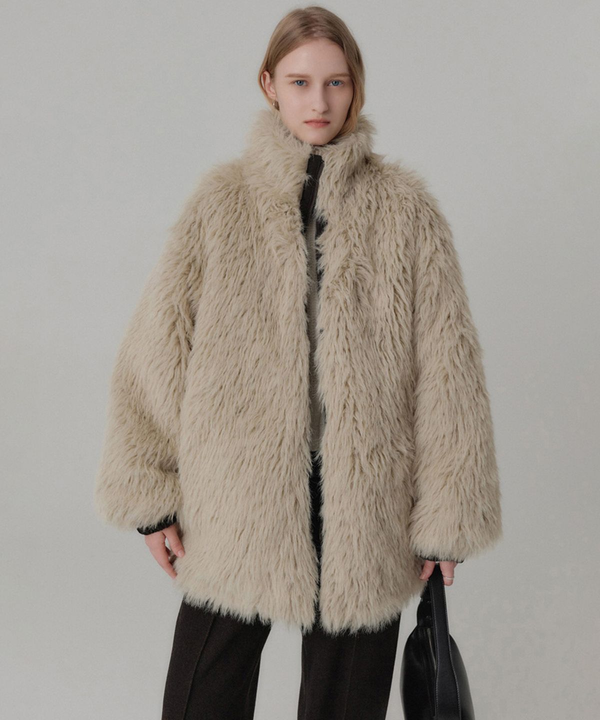 룩캐스트(LOOKAST) 벨라 리버시블 비건 퍼 패딩_브라운 / BELLA RIVERSIBLE VEGAN FUR PADDING_BROWN