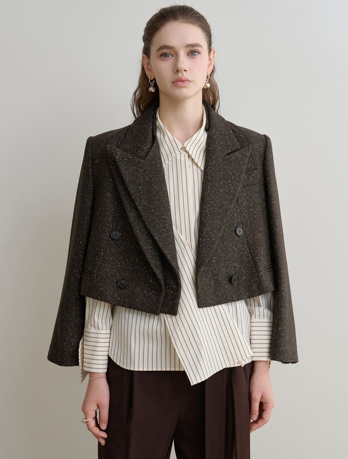 르이엘(LE YIEL) Overlap Stripe Shirt Blouse_Beige 오버랩 스트라이프 셔츠 블라우스_베이지