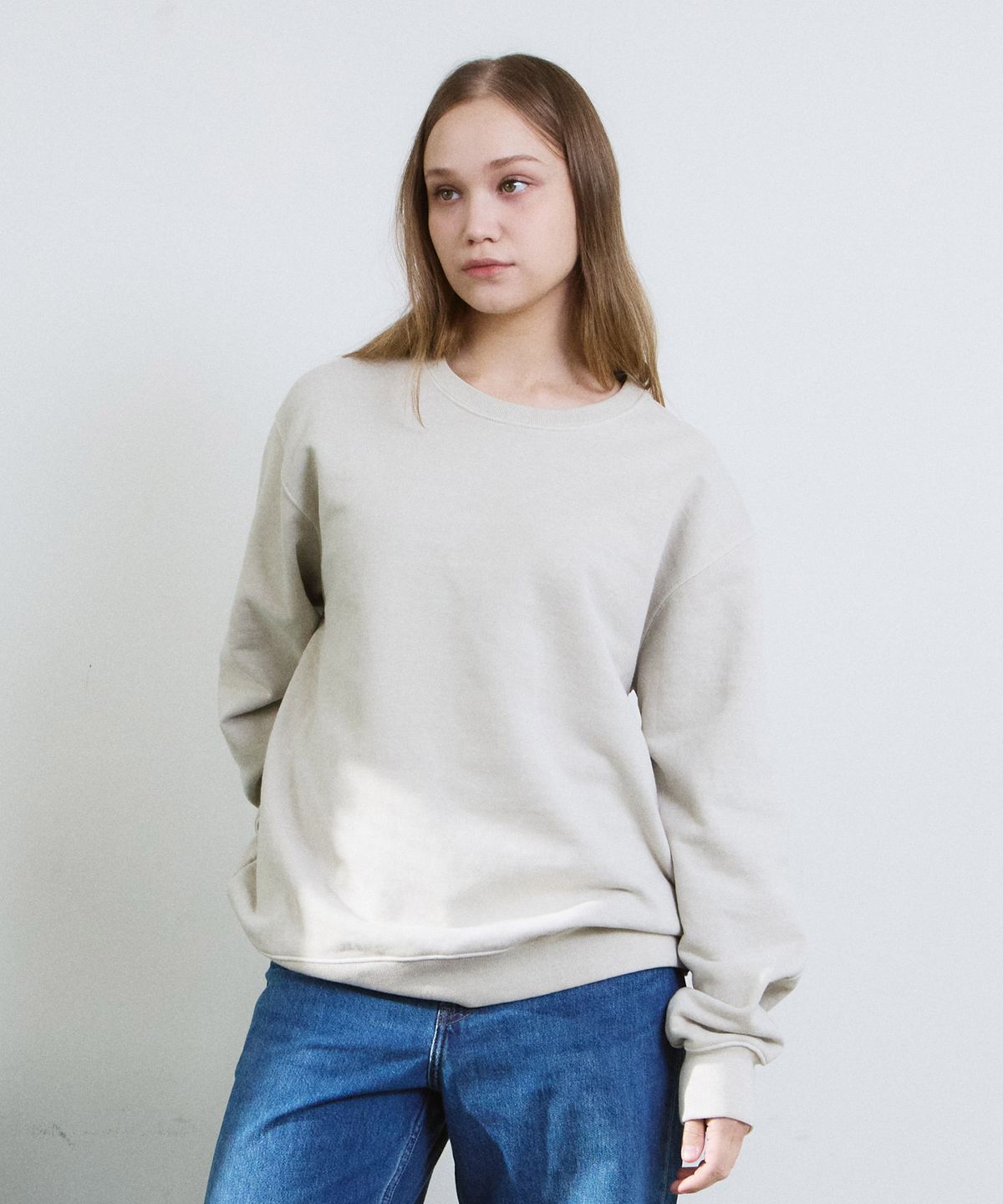에이던엠(ADERNM) PIGMENT CUT-LINE SWEATSHIRT (BEIGE)