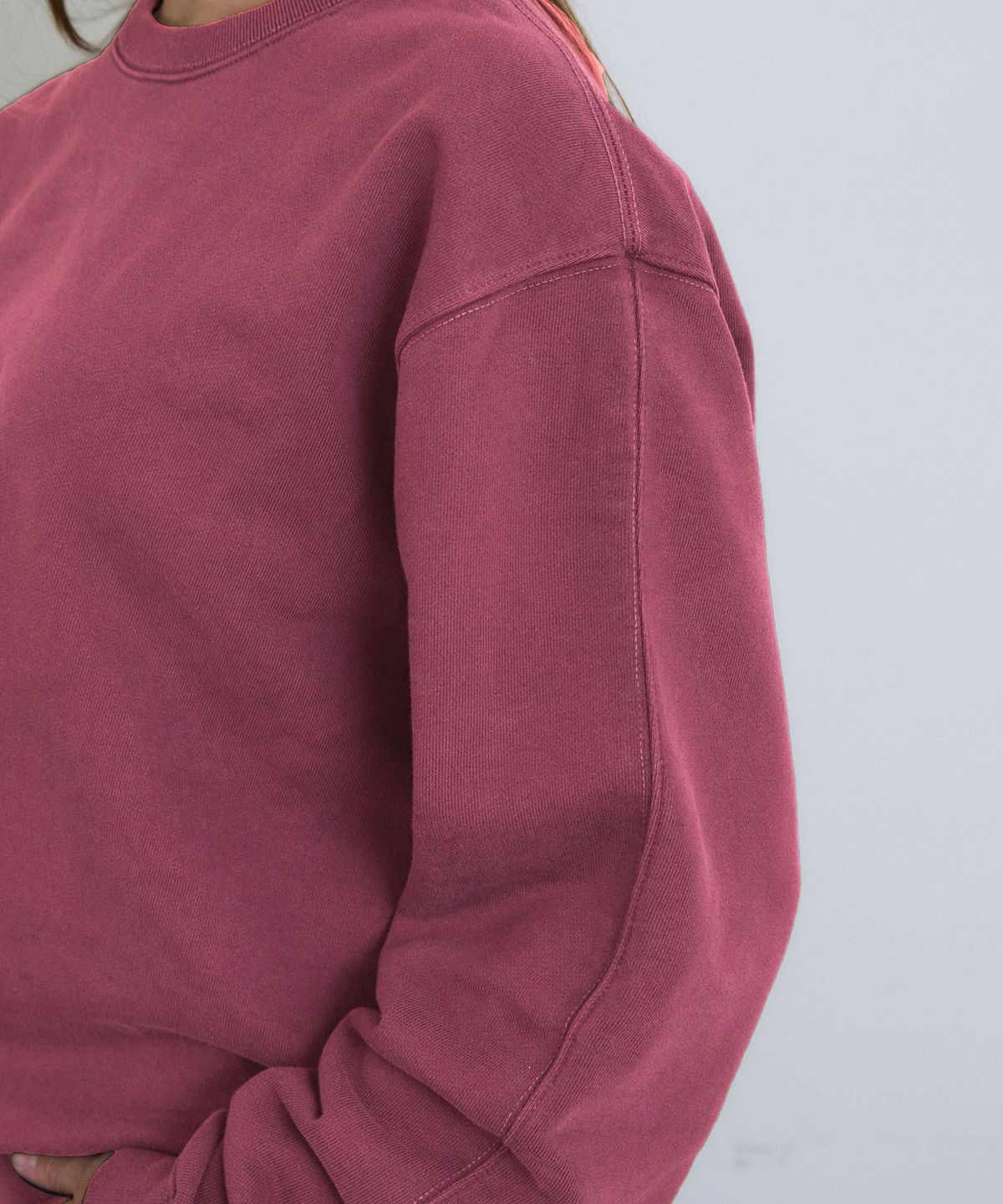 에이던엠(ADERNM) PIGMENT CUT-LINE SWEATSHIRT (BURGUNDY)
