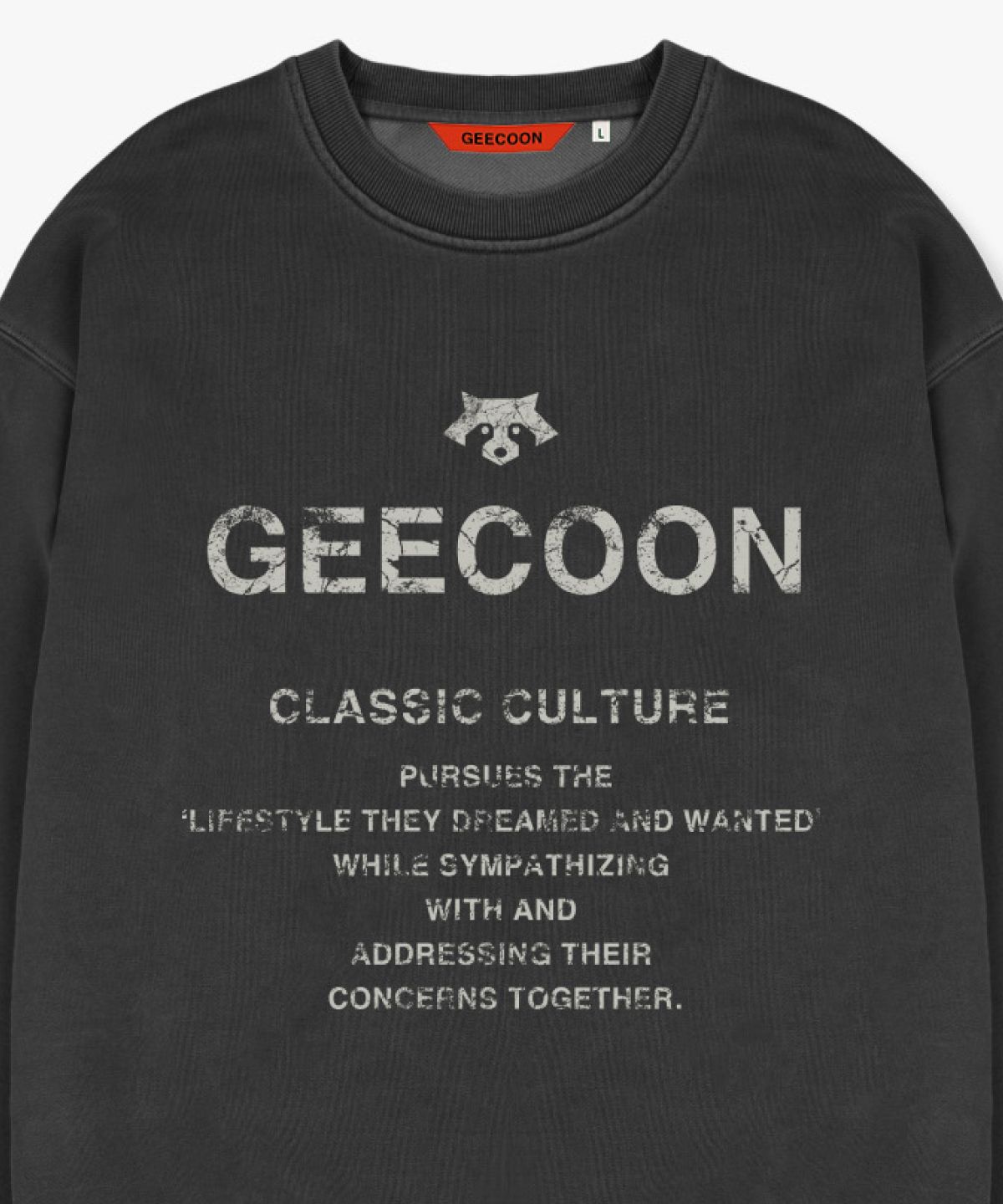 지쿤(GEECOON) 피그먼트 다잉 빈티지 레터링 스웨트셔츠 GEE257-109 챠콜