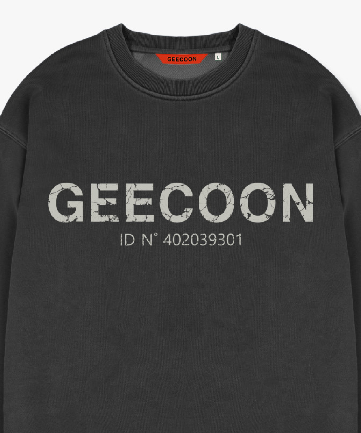 지쿤(GEECOON) 피그먼트 다잉 시그니처 로고 스웨트셔츠 GEE257-106 챠콜