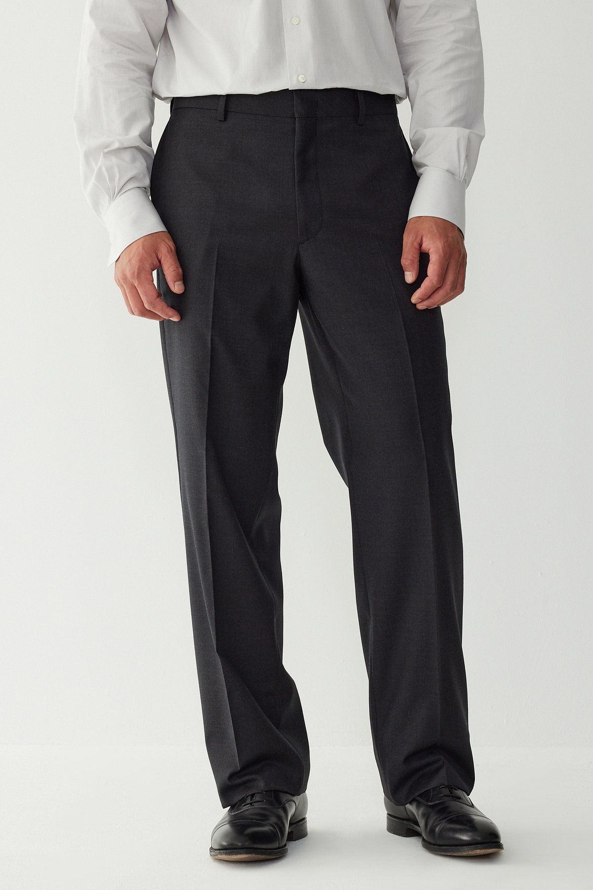 맨온더분(MAN ON THE BOON) 울 포시즌 수트 팬츠_차콜 그레이 4715352002