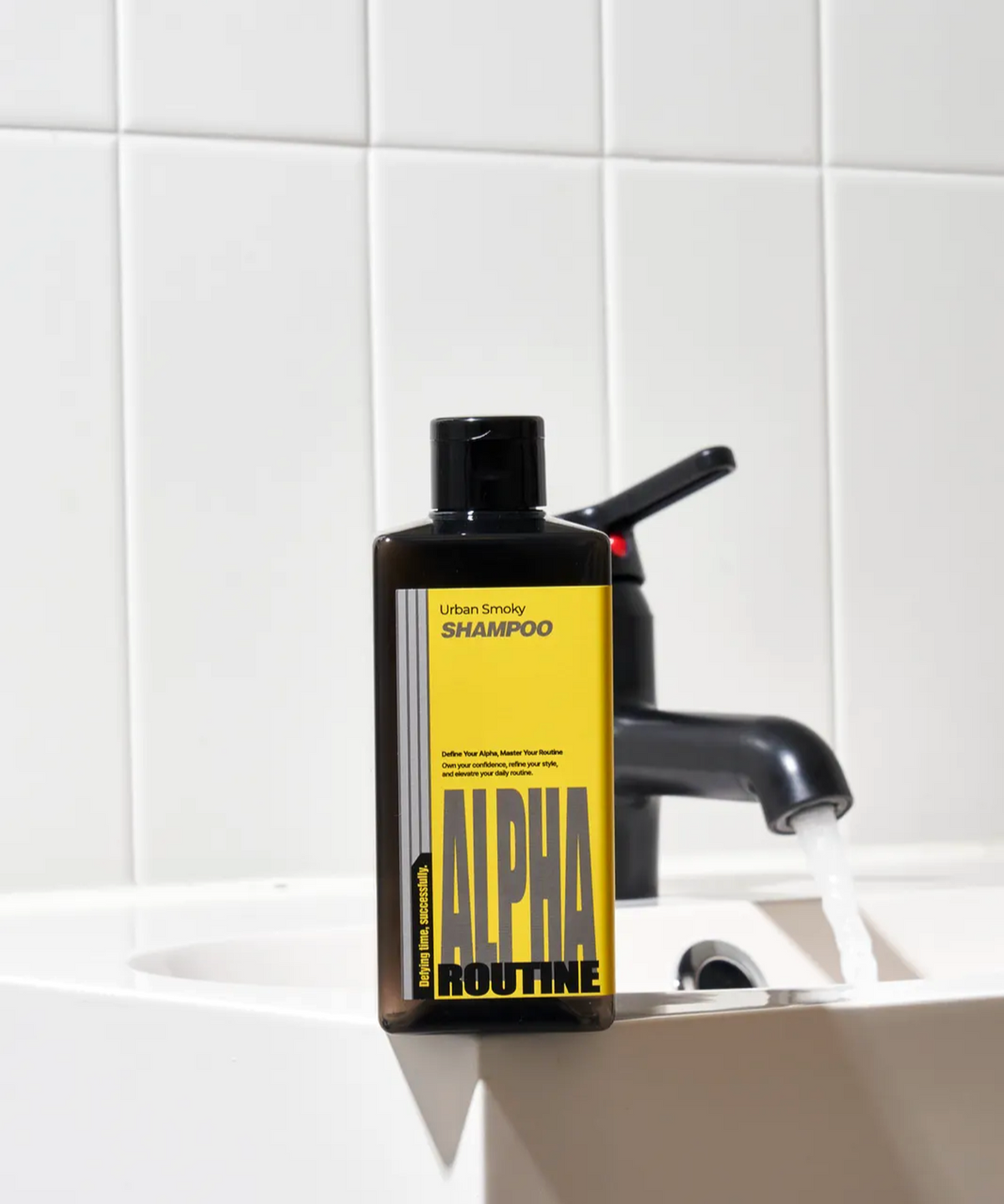 알파루틴(ALPHAROUTINE) 어반스모키 콜라겐 저자극 퍼퓸 샴푸 300ml (+펌프 증정)