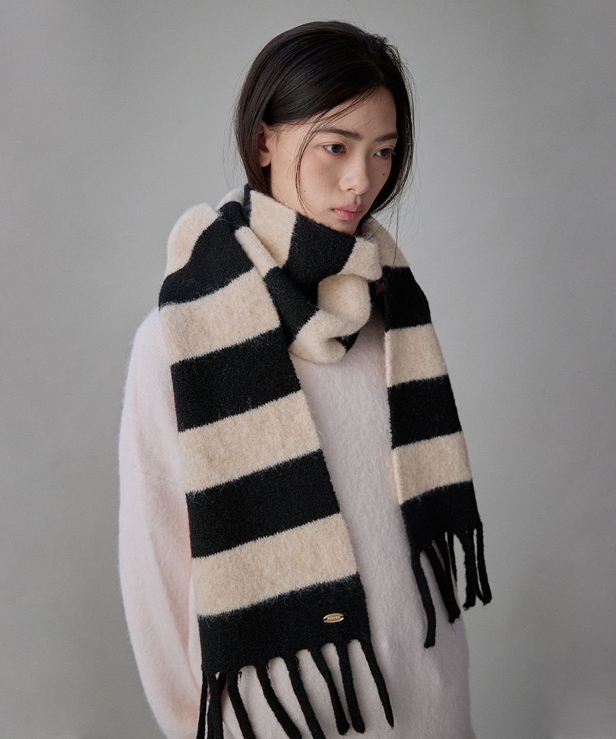 코케트(COQUET) Heritage Stripe Wool Muffler Cream Black