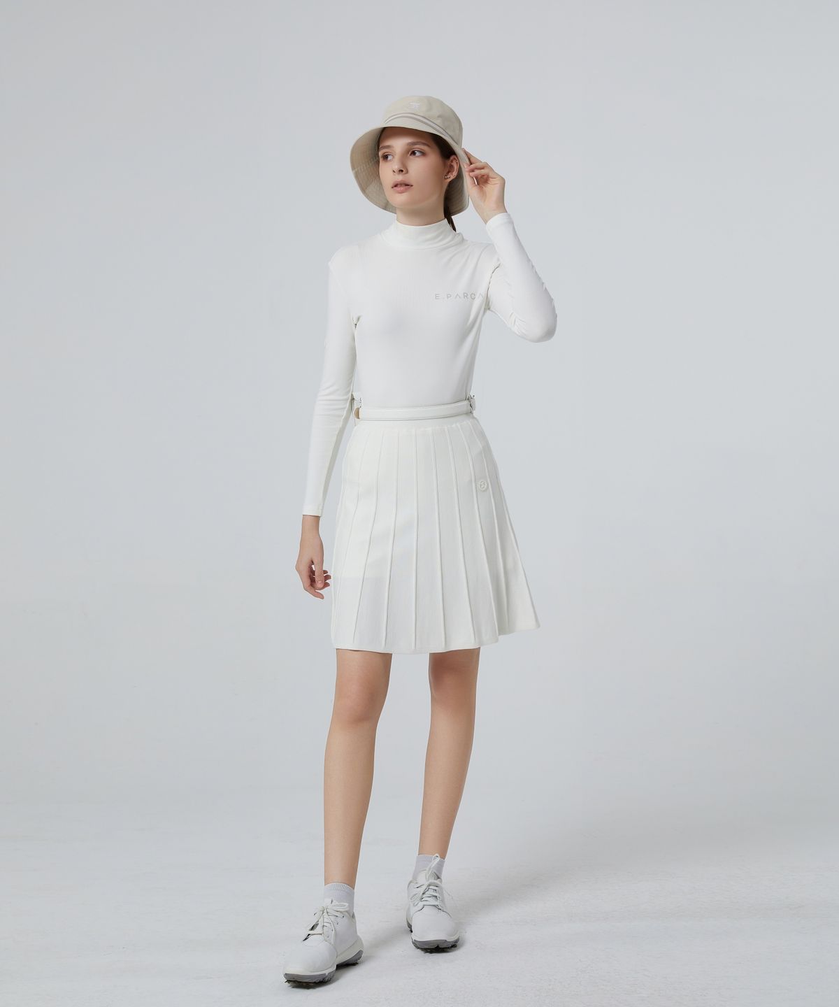 이파르카(E.PARCA) 윈터 베이직 롱슬리브 탑 (화이트)