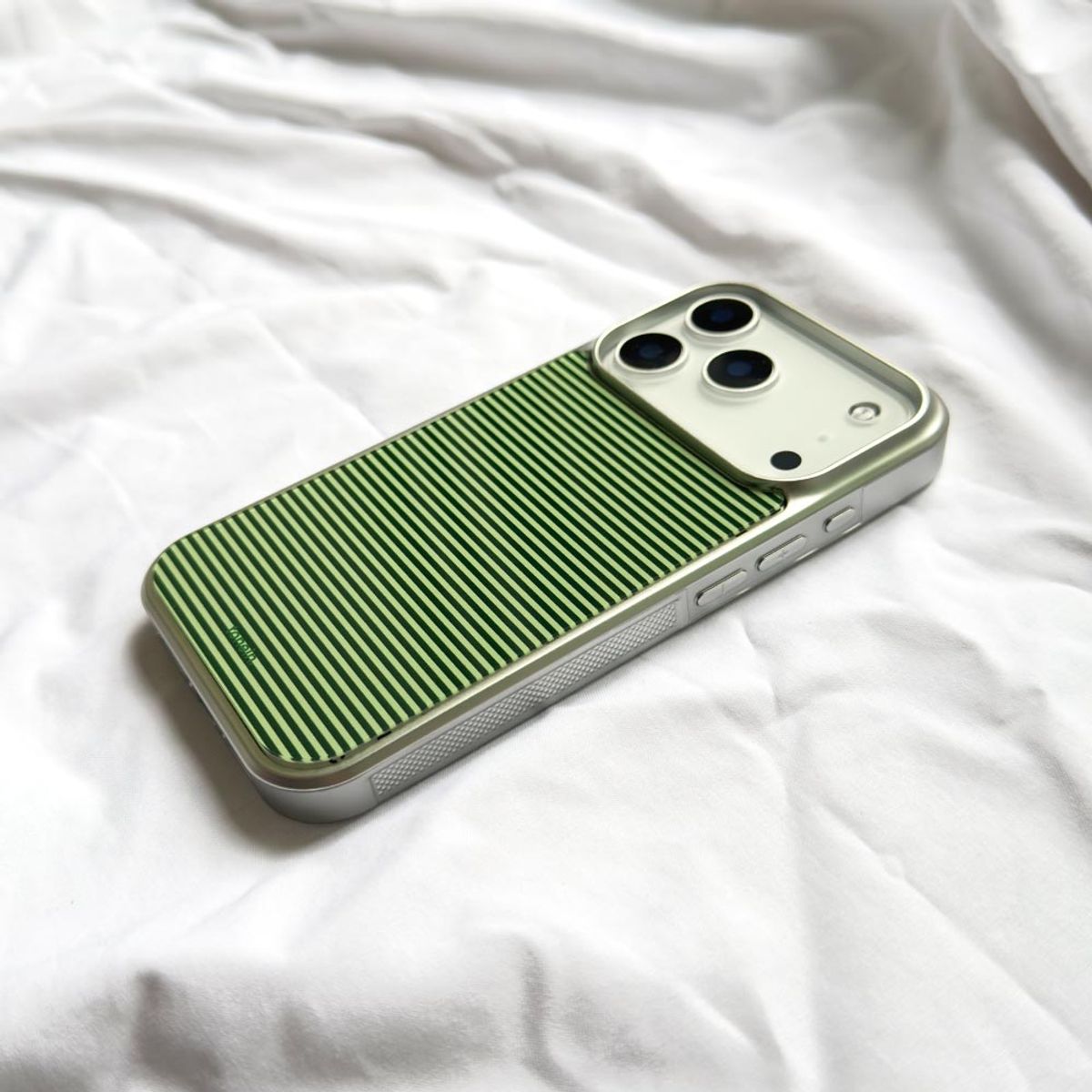 에이쓰리비쓰리(A3B3) [맥세이프 실버 범퍼] Tonein Green Stripe 톤인 그린 스트라이프 (글로시)