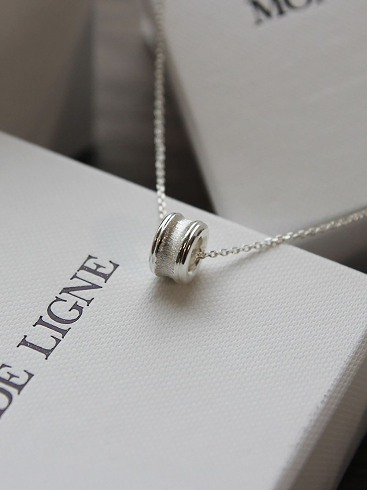 몽드린느(MONDELIGNE) Belloglow necklace