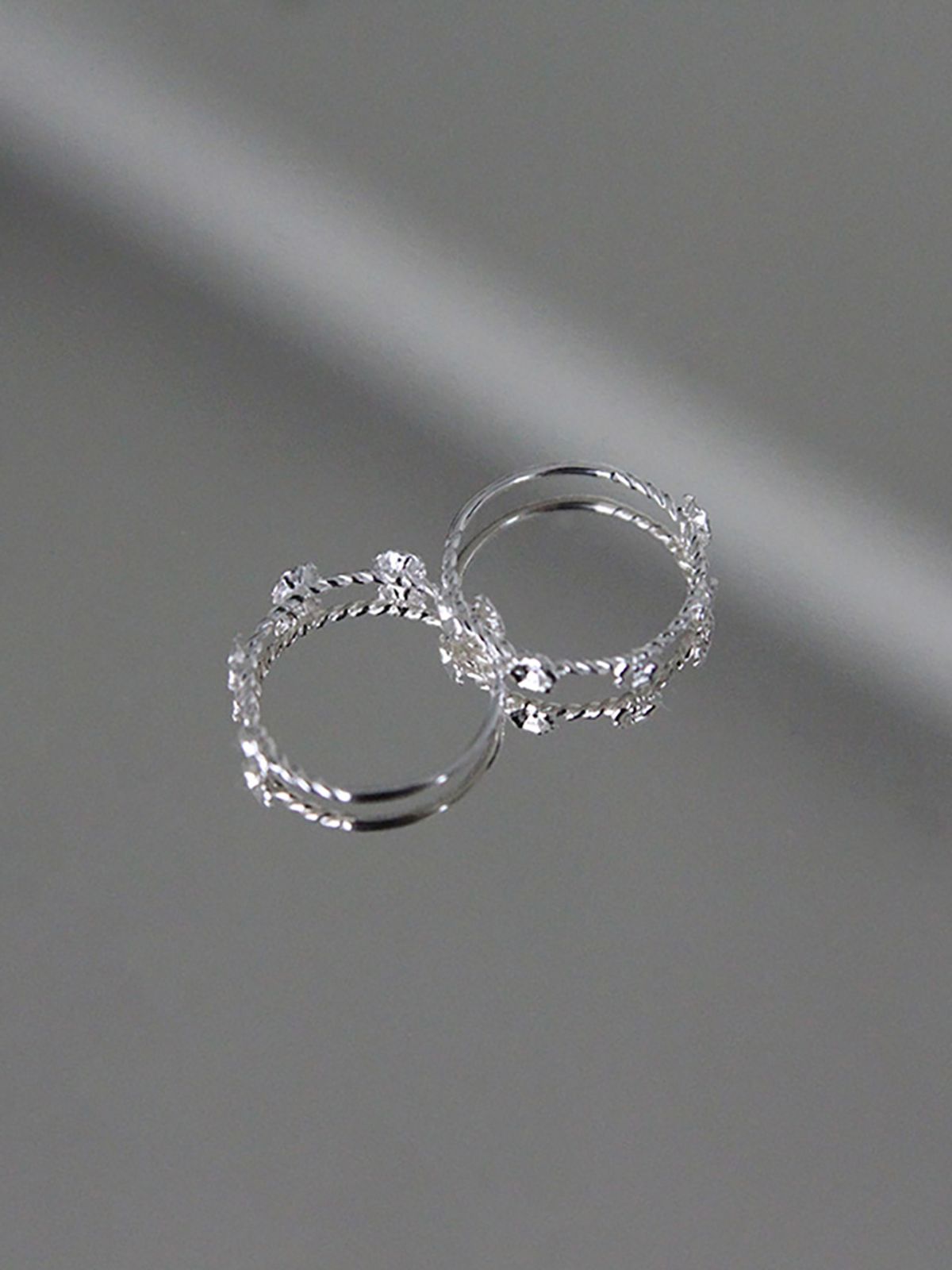 몽드린느(MONDELIGNE) Swirl blossom ring (2 pieces)