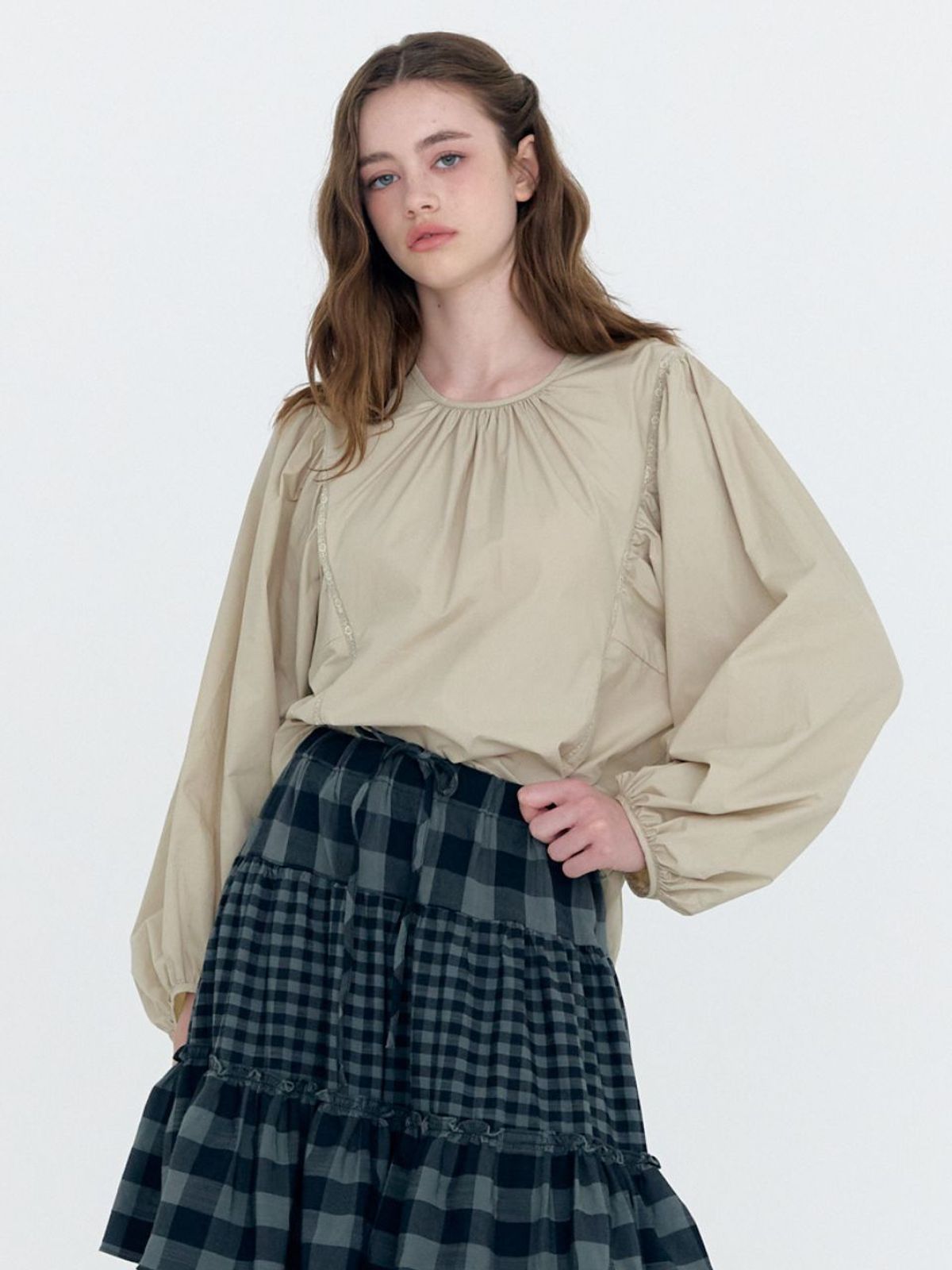 패브릭서울(FABRICSEOUL) retro round puff lace blouse