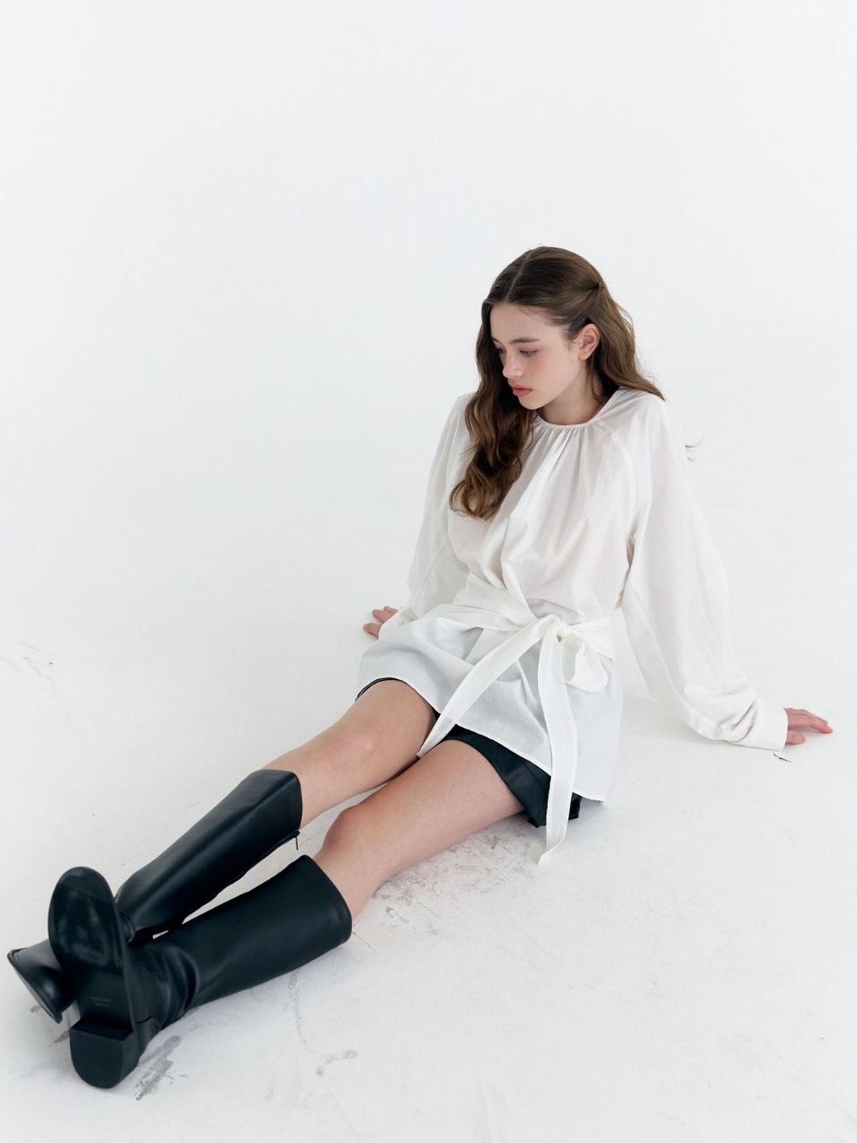 패브릭서울(FABRICSEOUL) belt round overfit blouse