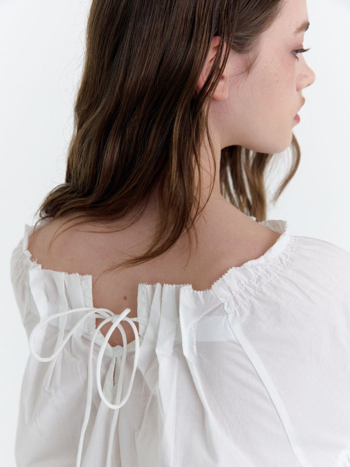 패브릭서울(FABRICSEOUL) lace pintuck puff blouse