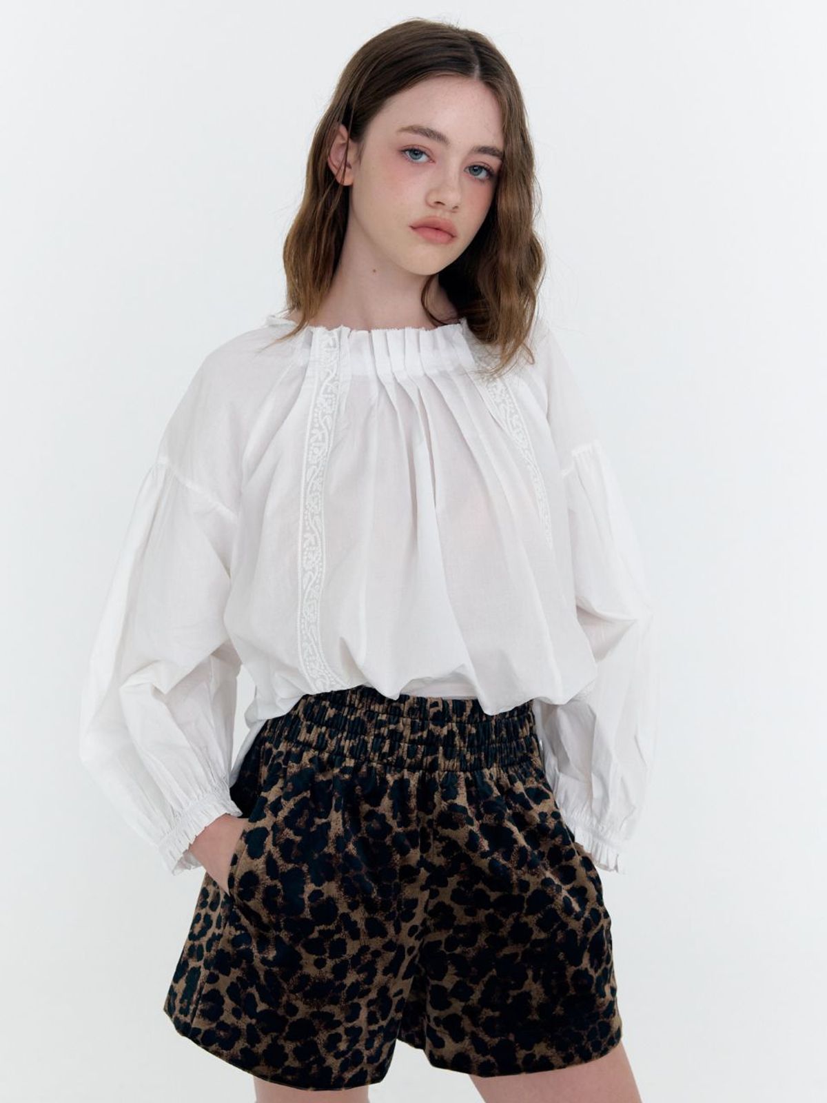 패브릭서울(FABRICSEOUL) lace pintuck puff blouse