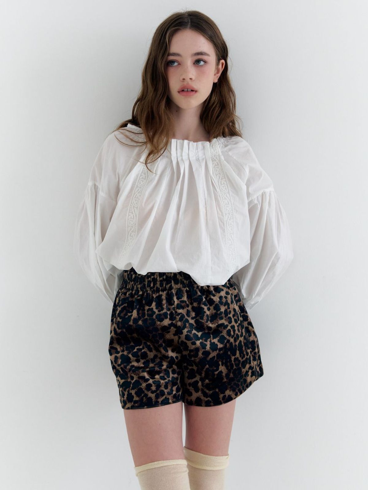 패브릭서울(FABRICSEOUL) lace pintuck puff blouse